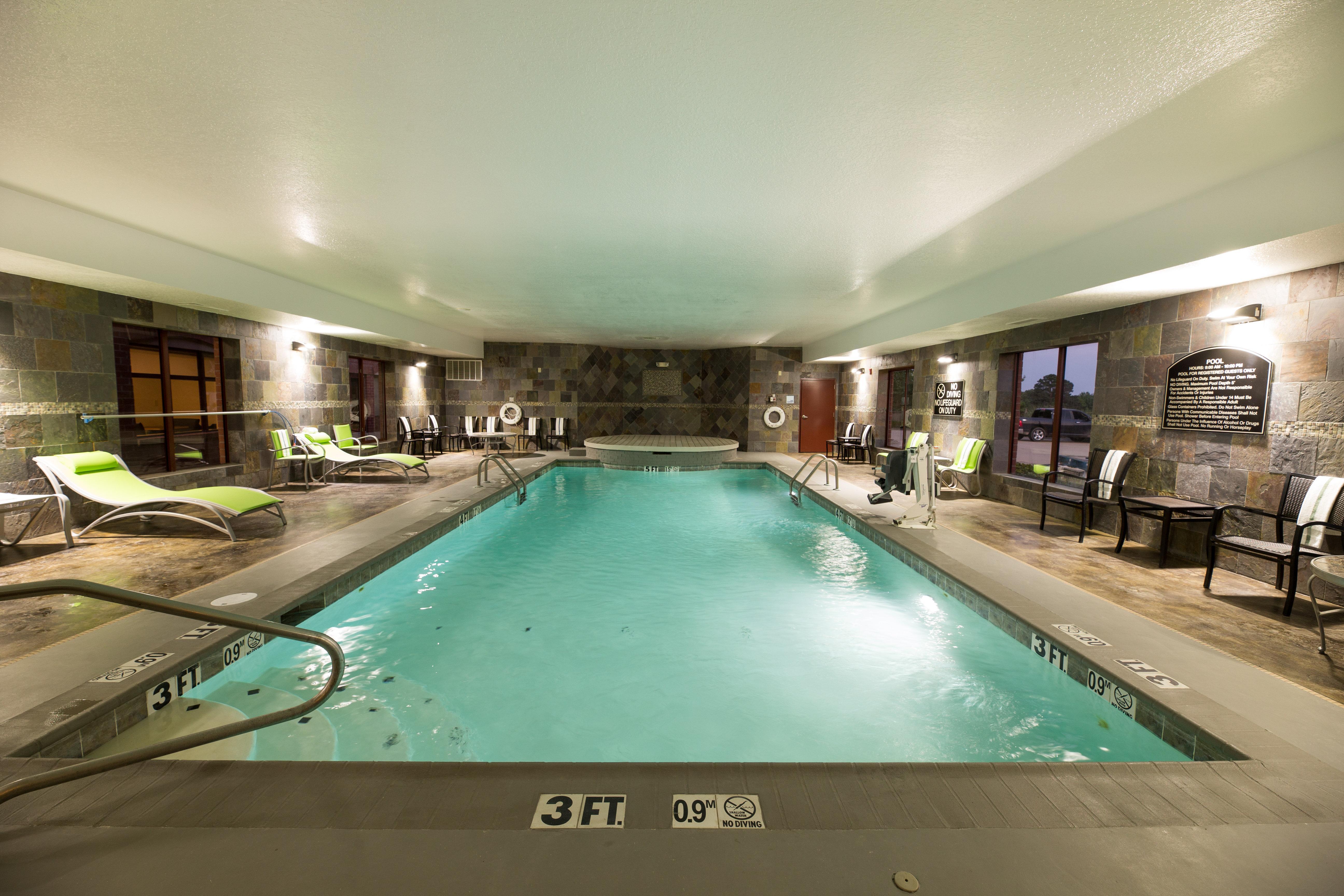 Holiday Inn Express Hotel & Suites Clinton By Ihg Exterior photo