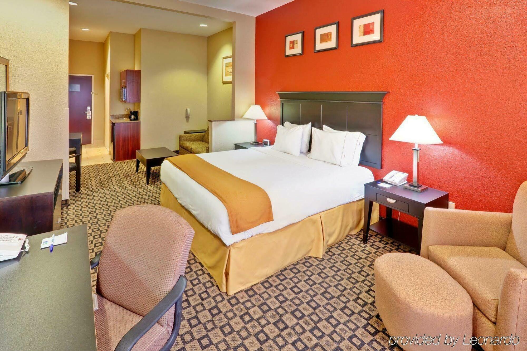 Holiday Inn Express Hotel & Suites Clinton By Ihg Exterior photo